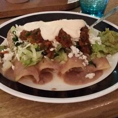 A picture of Enfrijoladas.