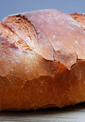 Kenyérsütés házilag – 1kg-os fehér kenyér recept – Élesztővel, ropogós héjjal, puha bélzettel recept fotója
