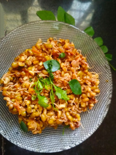 मटकी मूग उसळ (mataki moong usal recipe in marathi) रेसिपी चे मुख्य फोटो