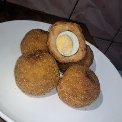 A picture of Yam egg roll.