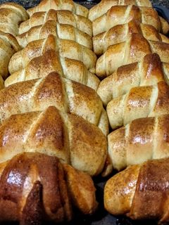 Una foto de MEDIALUNAS🥐Rellenas, rebozadas con Canela...!😋