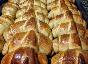 Una foto de MEDIALUNAS🥐Rellenas, rebozadas con Canela...!😋