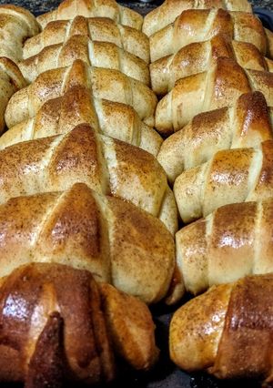 Una foto de MEDIALUNAS🥐Rellenas, rebozadas con Canela...!😋