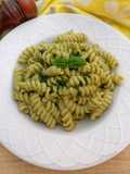Pasta e piselli estiva con olio al basilico e limone
