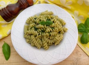 Foto di Pasta e piselli estiva con olio al basilico e limone
