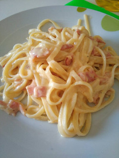 Una foto de Tallarines a la carbonara