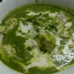 A picture of Spinach paneer.