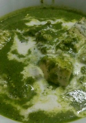 A picture of Spinach paneer.
