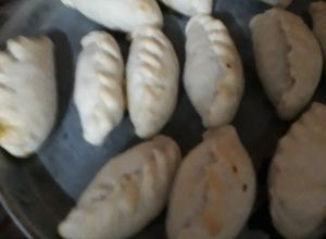 Una foto de Empanadas de carne de cerdo picada🙄🤩😎👌