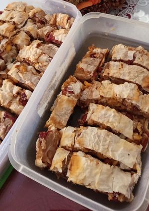 Gazdagon 🍎🍐🍒 fahéjas gyümölcsös házilag rétes (🍐 körte alma 🍎 cseresznye 🍒) recept fotója