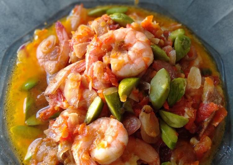 Tumis udang plus pete pedas