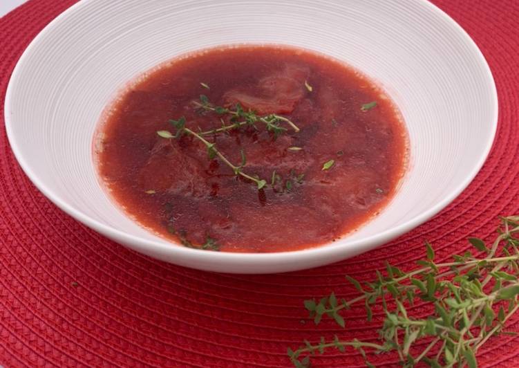 La Meilleur Recette De Soupe froide de fraises au thym et citron vert