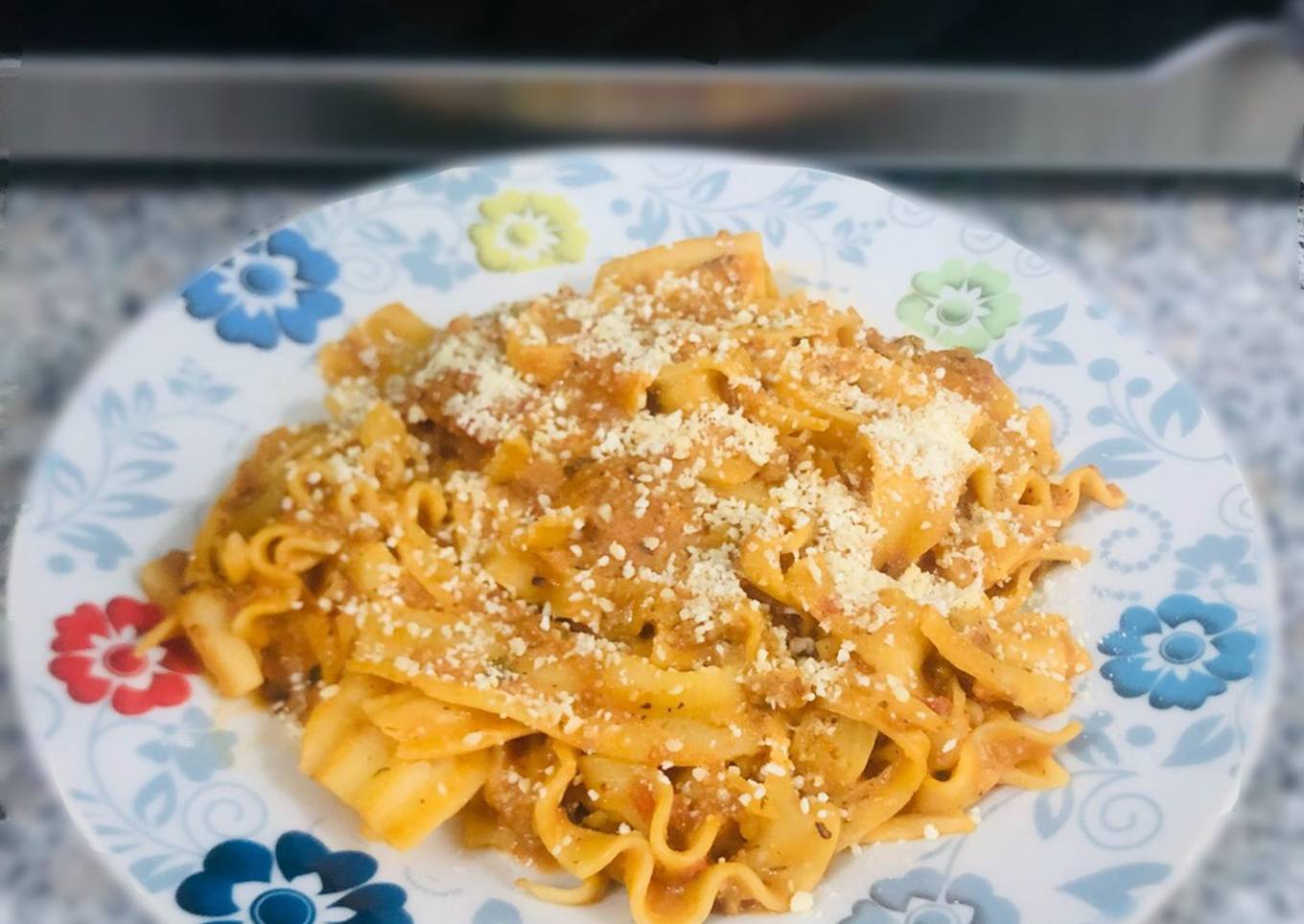 Pasta a la boloñesa y bechamel