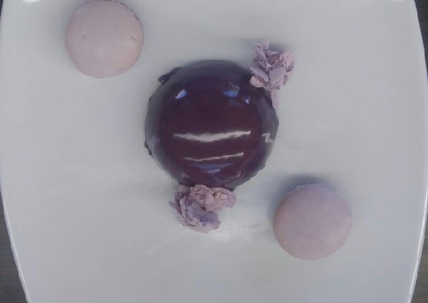 Mousse de piloncillo jelly de tejocote/guayaba y glaseado espejo