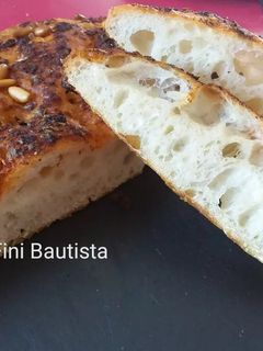 Una foto de Focaccia con tomate seco y masa madre