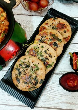તવા કૂલચા જૈન (Tawa Kulcha Jain Recipe In Gujarati) રેસીપી મુખ્ય ફોટો