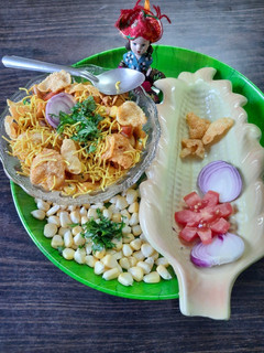 टेस्टी स्वीटकॉर्न भेळ (tasty sweetcorn bhel recipe in marathi) रेसिपी चे मुख्य फोटो