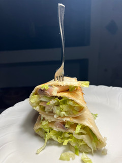 Una foto de Wrap de lechuga con sardina ahumada