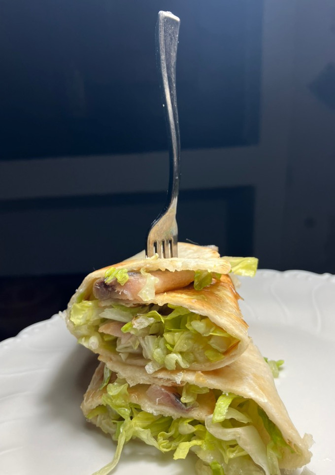 Una foto de Wrap de lechuga con sardina ahumada