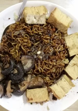 Hình của món Mì xào chay nấm đông cô.