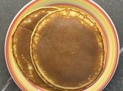 Una foto di pancake con uova light