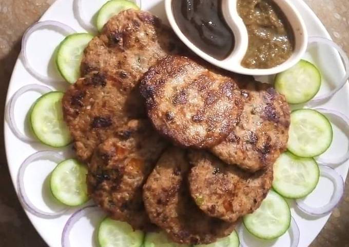 Chicken Chapli Kabab Recipe by Abeerah Ali Shah - Cookpad