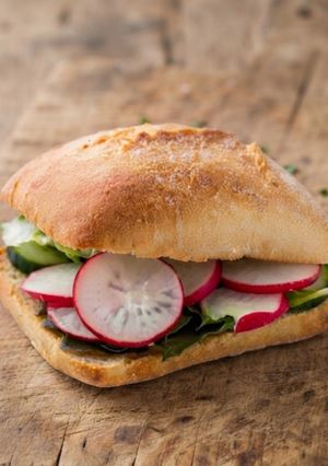 Zdjęcie przepisu McMuffin twarożek rzodkiewka a la McDonalds.