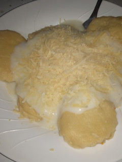 Una foto de Raviolis caseros con salsa bechamel