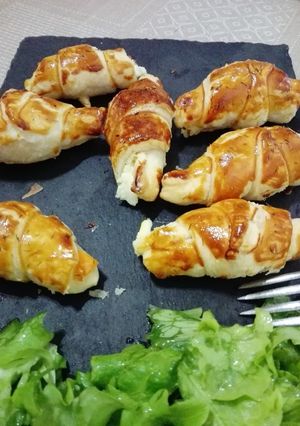 Una foto de Mini croissants de trucha ahumada