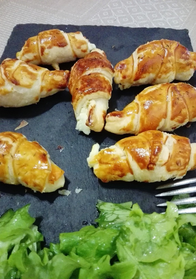 Una foto de Mini croissants de trucha ahumada