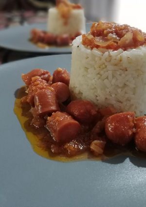 Φωτογραφία της συνταγής Πιλάφι με κοκκινιστά λουκανικάκια!!