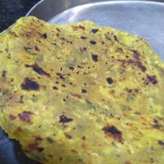A picture of Dudhi thepla.
