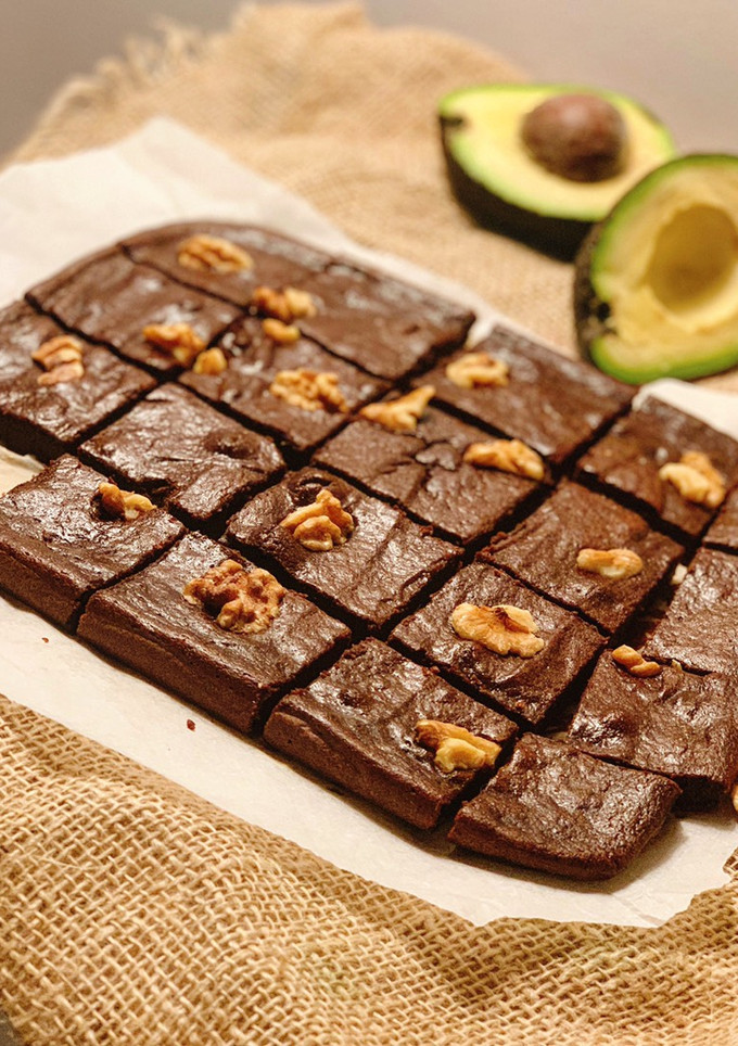 Una foto de Brownie de chocolate y aguacate sin gluten🥑🍫