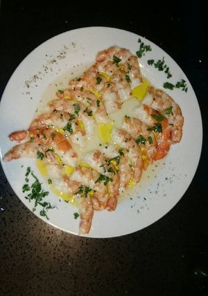Una foto de Langostinos macerados con limón