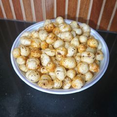 A picture of Peri Peri Makhana.