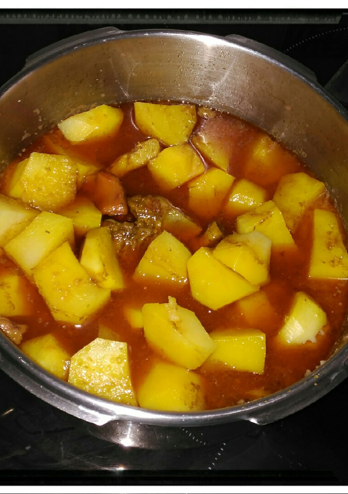 Una foto de Patatas con costillas y níscalos