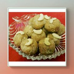Gond ke laddu A picture of Gond ke laddu.
