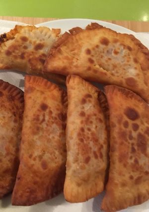 Una foto de Empanadillas de atún multicolor