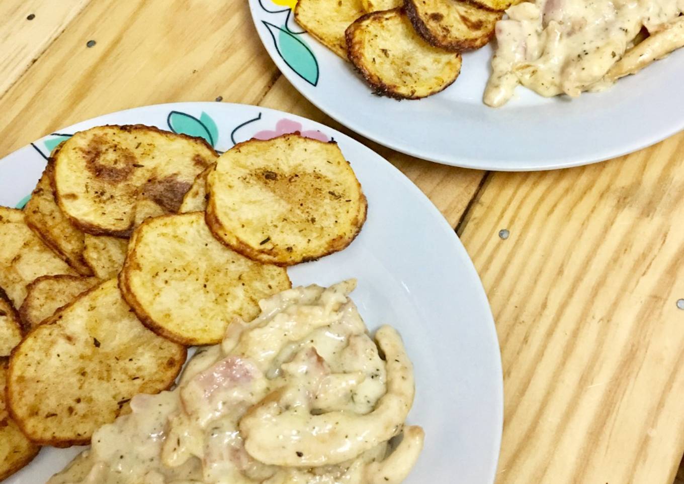 Pollo con nata, bacon y patatas al horno - receta fácil