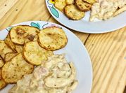 Una foto de pechugas al horno patatas