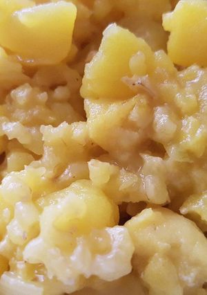 Una foto de Arroz integral con Merluza y patatas!!🍚🐟🥔
