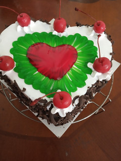 பிளாக் ஃபாரஸ்ட் கேக் (black Forest Cake Recipe in Tamil) செய்முறை முக்கிய புகைப்படம்