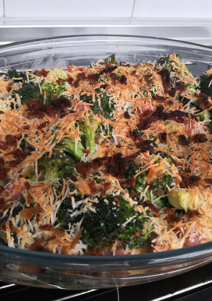 Una foto de Salteado de verduras y longaniza con salsa de sobrasada