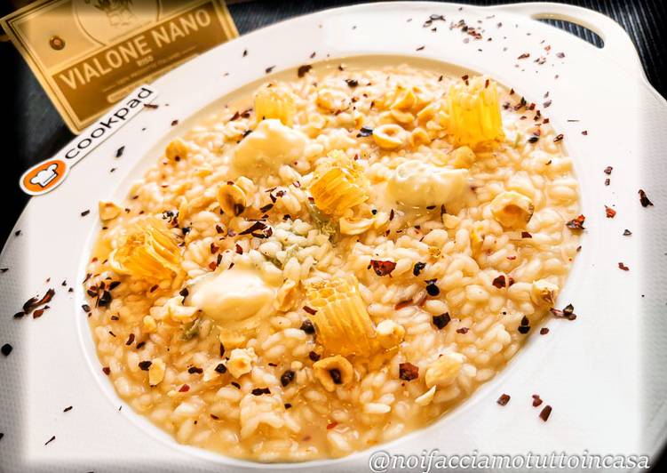 Risotto al Gorgonzola con Nocciole e Miele in Favo