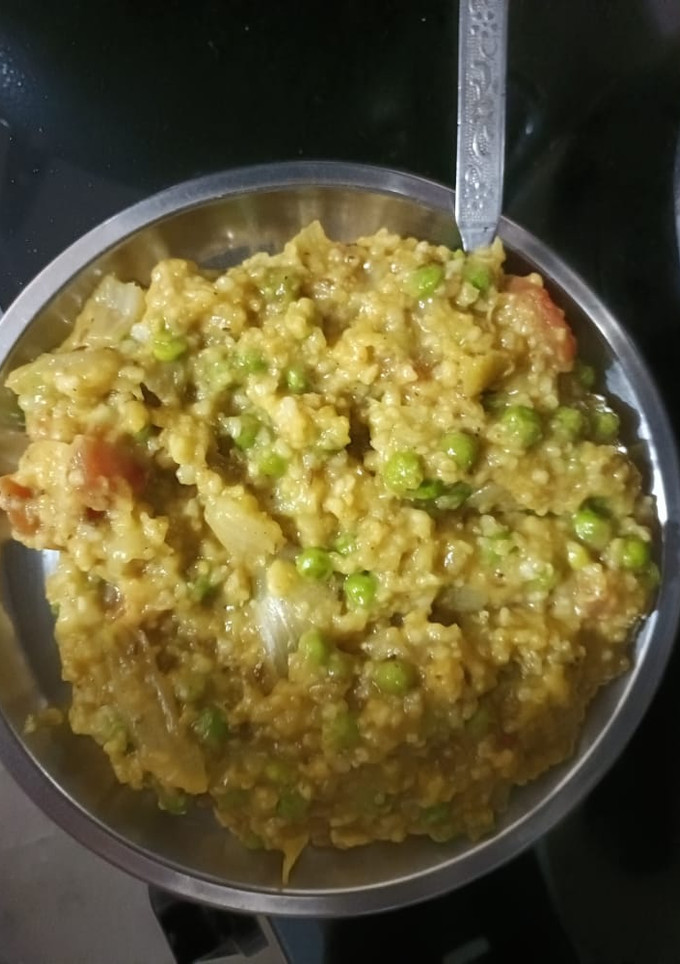 नमकीन दलिया (namkeen daliya recipe in Hindi) रेसिपी मुख्य फोटो