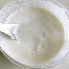 A picture of Yogurt sauce.