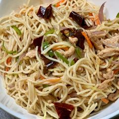 A picture of Schezwan noodles.