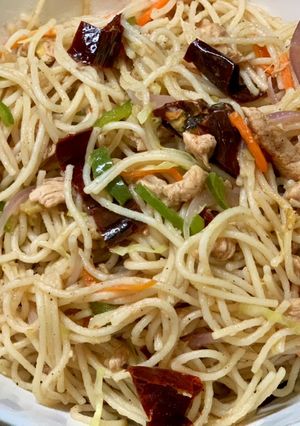 A picture of Schezwan noodles.