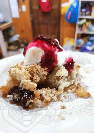 Una foto de Crumble de manzanas y pasas de uvas