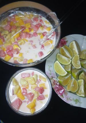 Creamy fruit salad ainihin hoton girkin